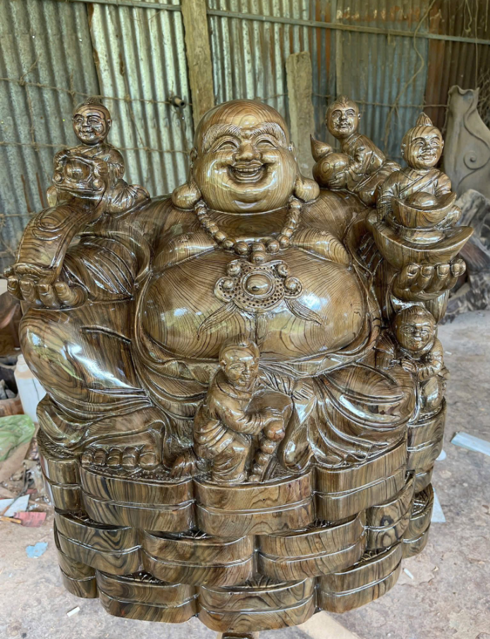 Tượng Phật Di Lặc Gỗ Sụn Trắc Gia Lai và Thủy Tùng Đắc Lắc